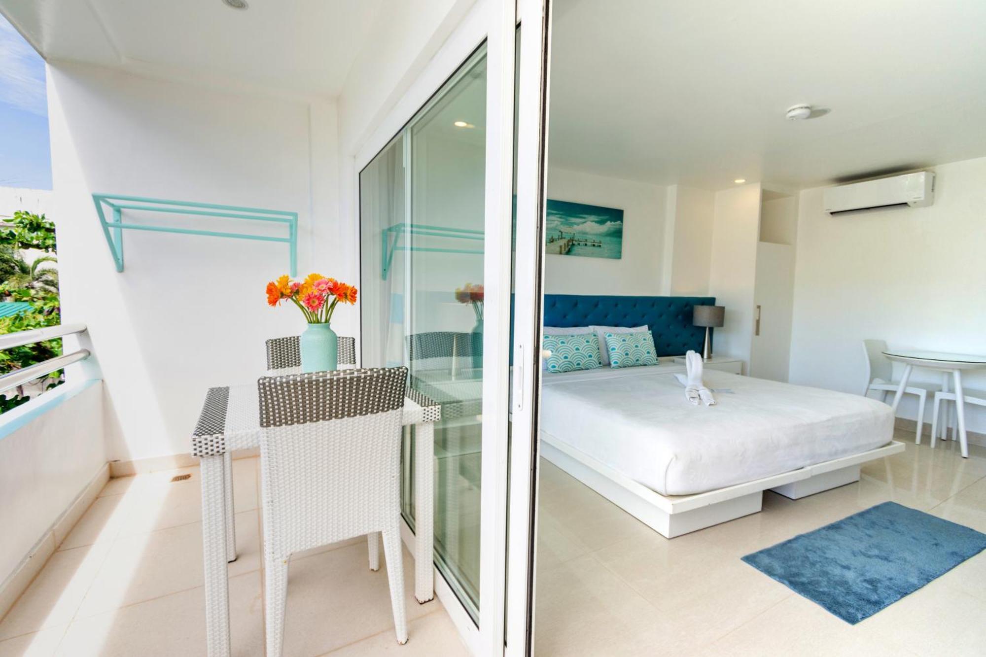 Indila Boracay Resort 3*